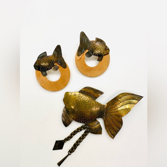 Vintage Brooch set of brass figural koi fish - Picture 9 of 11